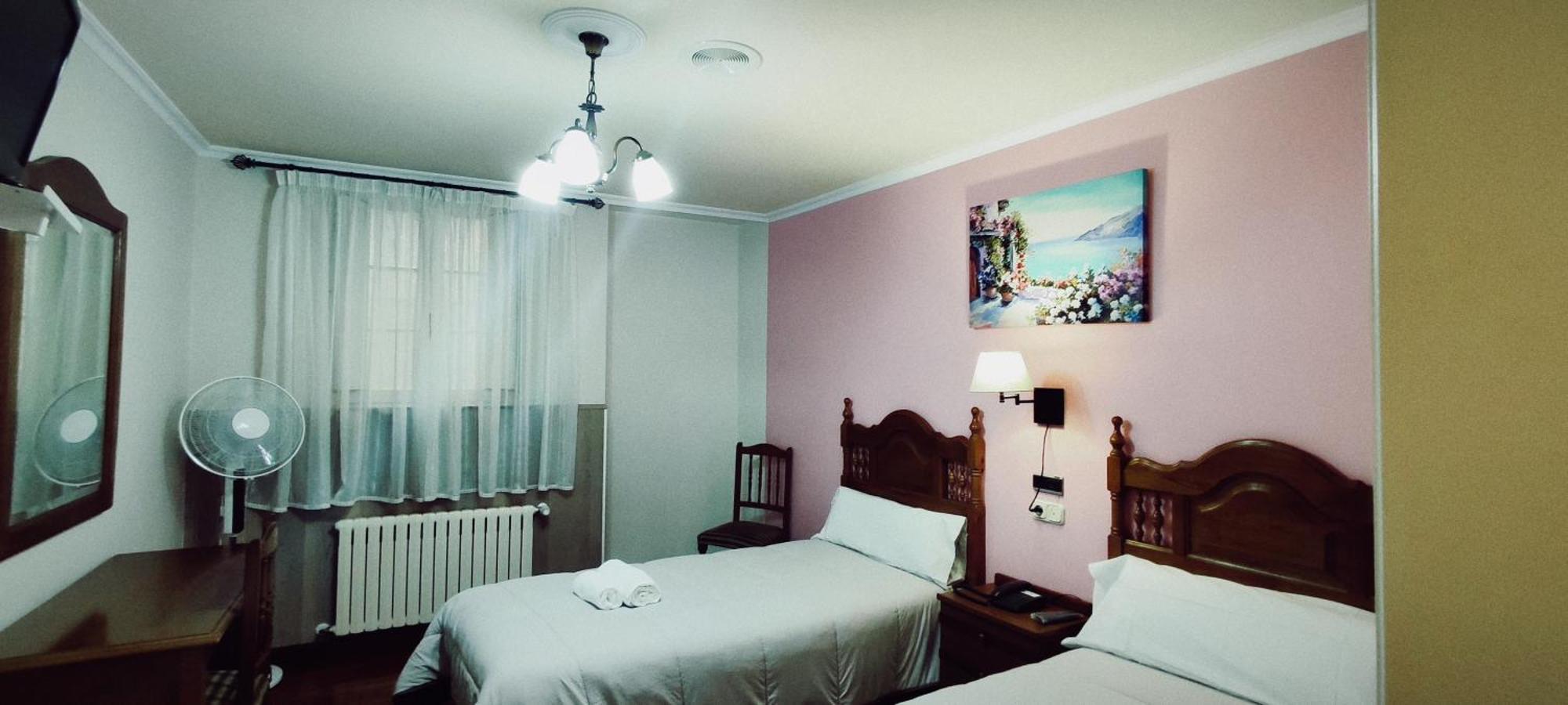 Pico Sacro I Hostal-Pension Santiago De Compostela Zimmer foto